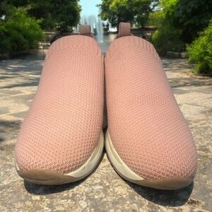 Extremely Comfortable Slip on GIANl BERNINI
MEMORY FOAM size 8‎ in Pink
